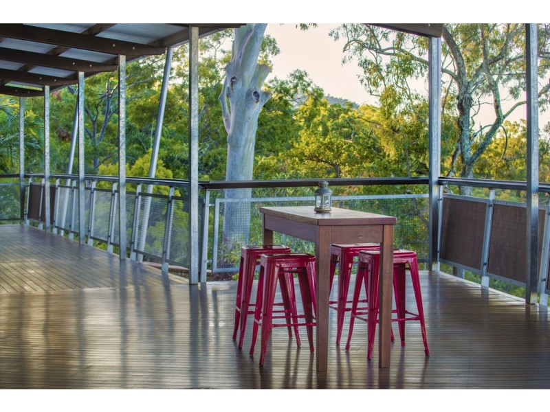 77 Outlook Crescent, Bardon QLD 4065