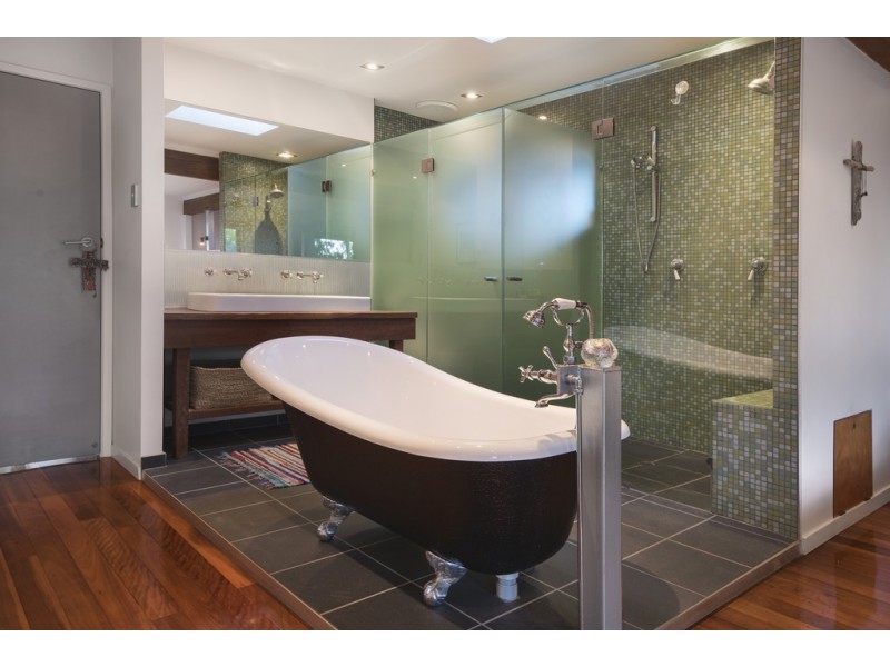 77 Outlook Crescent, Bardon QLD 4065