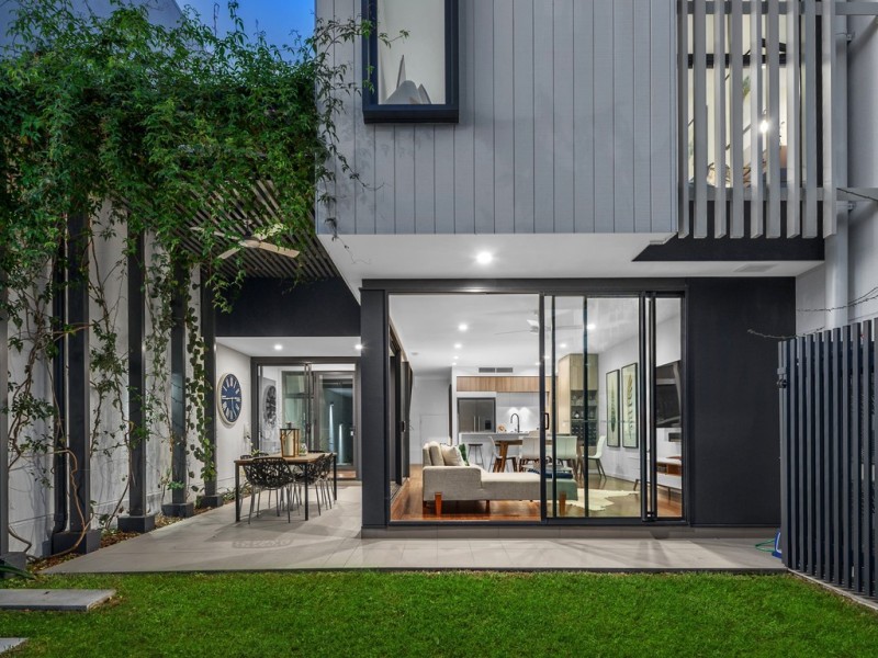 604/12 Parkside Circuit, Hamilton QLD 4007