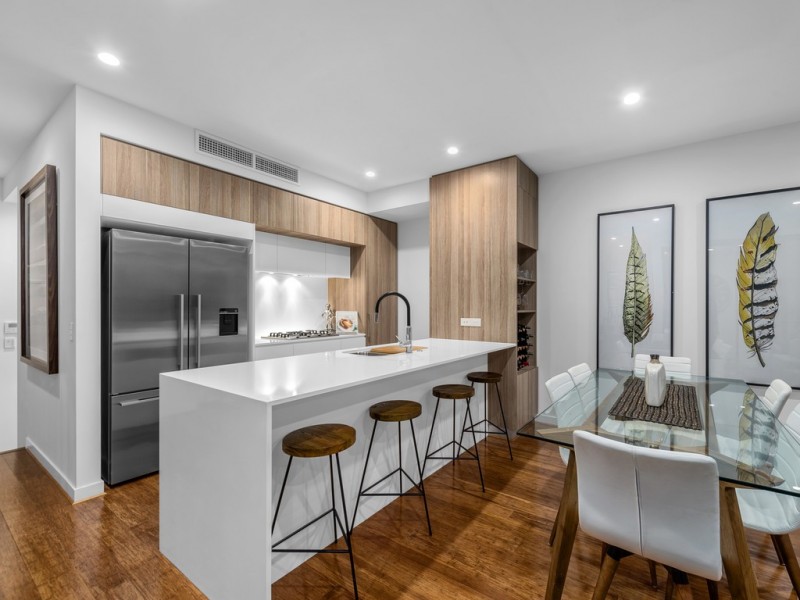 604/12 Parkside Circuit, Hamilton QLD 4007