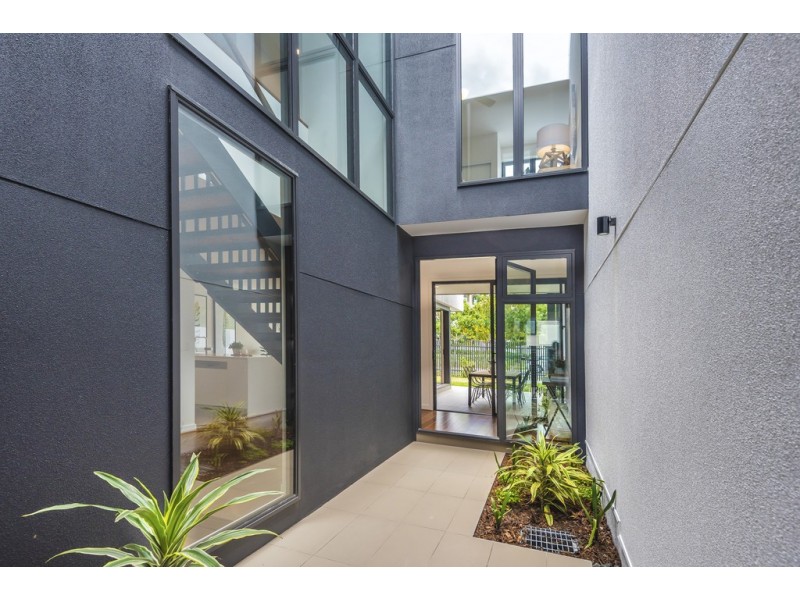 604/12 Parkside Circuit, Hamilton QLD 4007