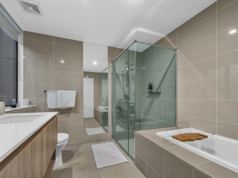 604/12 Parkside Circuit, Hamilton QLD 4007