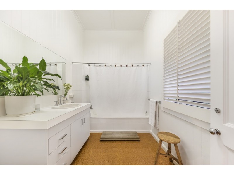 27 Winifred Street, Clayfield QLD 4011