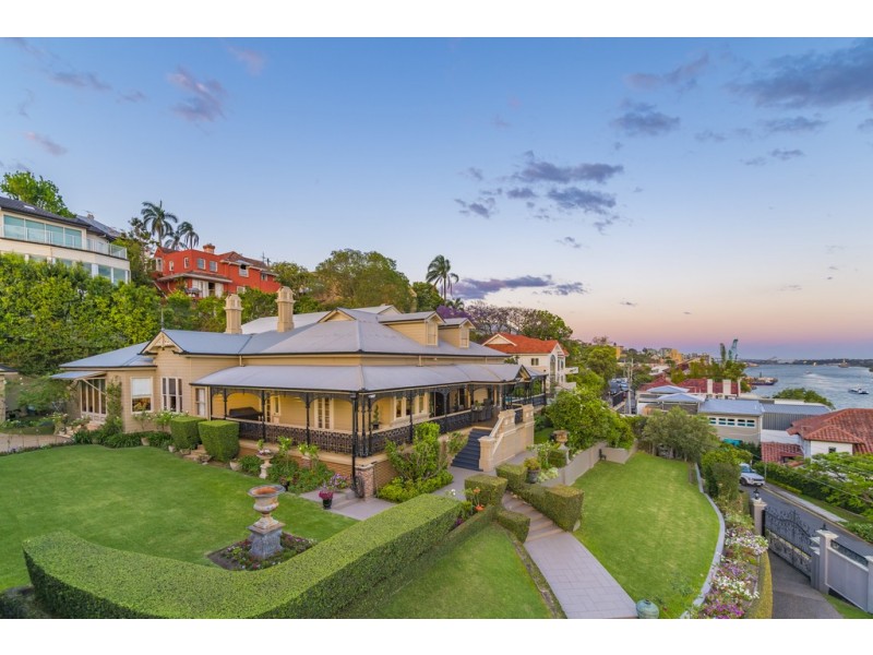 16 Hillside Crescent, Hamilton QLD 4007