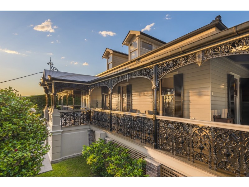 16 Hillside Crescent, Hamilton QLD 4007