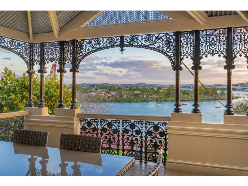 16 Hillside Crescent, Hamilton QLD 4007