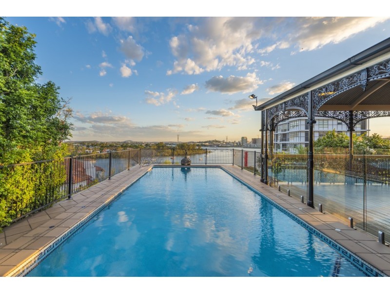 16 Hillside Crescent, Hamilton QLD 4007