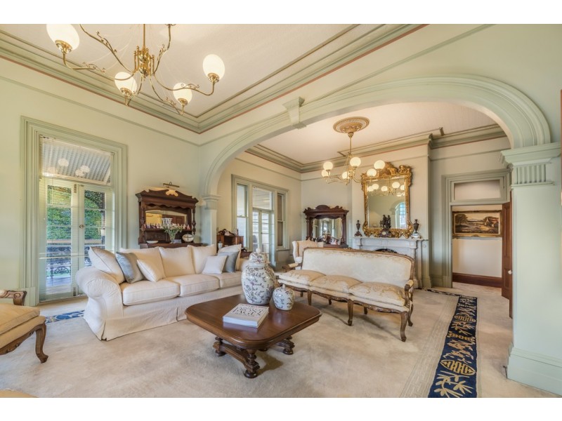 16 Hillside Crescent, Hamilton QLD 4007