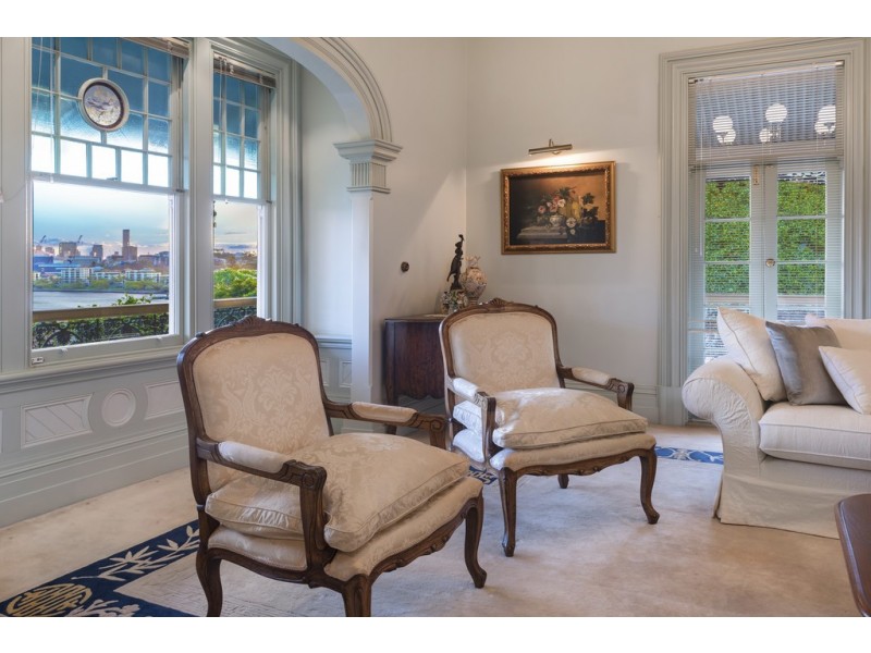 16 Hillside Crescent, Hamilton QLD 4007