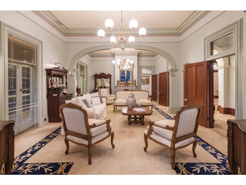 16 Hillside Crescent, Hamilton QLD 4007