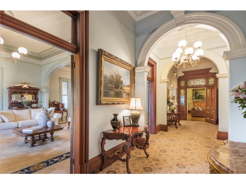 16 Hillside Crescent, Hamilton QLD 4007