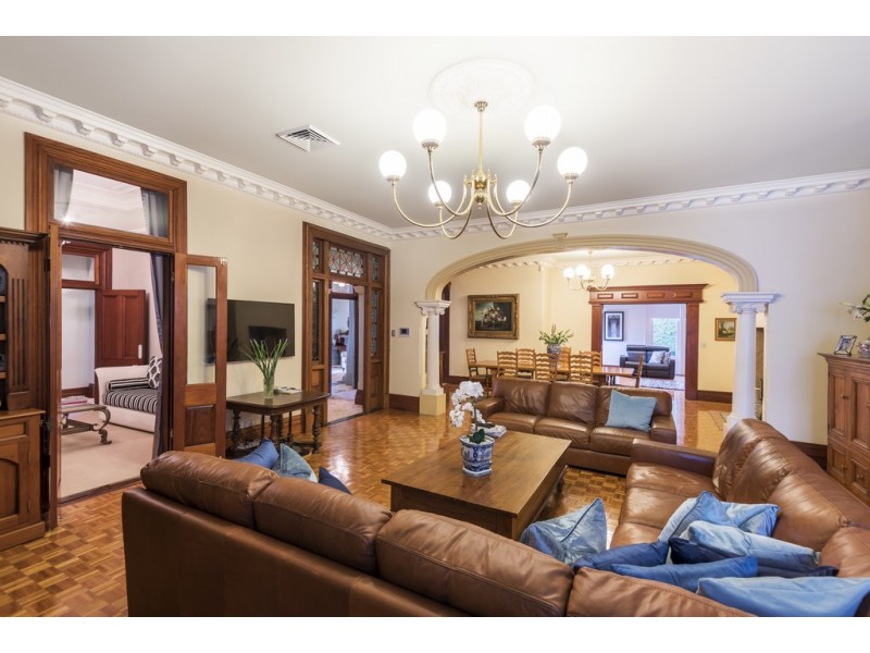 16 Hillside Crescent, Hamilton QLD 4007