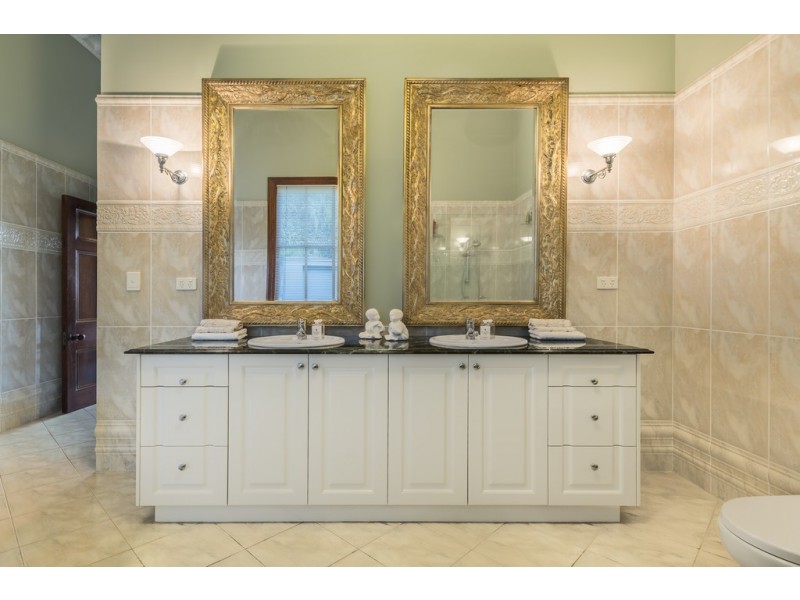 16 Hillside Crescent, Hamilton QLD 4007