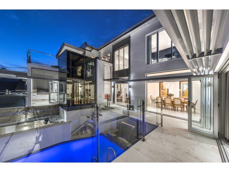 50 Hillside Crescent, Hamilton QLD 4007