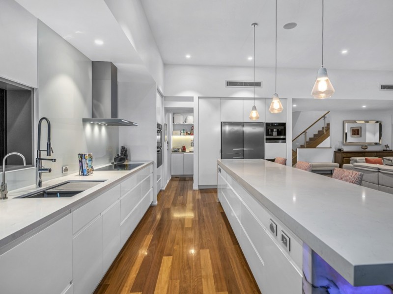 32 Queens Road, Hamilton QLD 4007