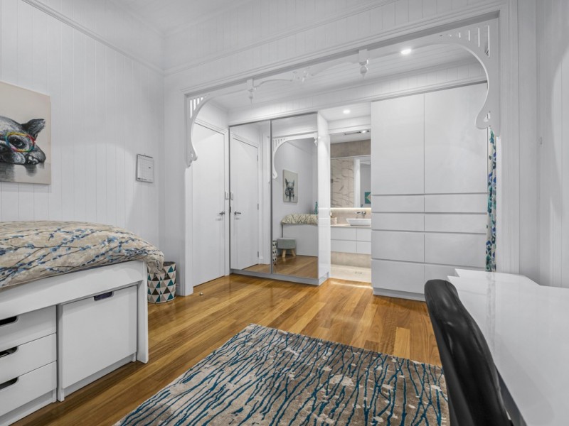 32 Queens Road, Hamilton QLD 4007