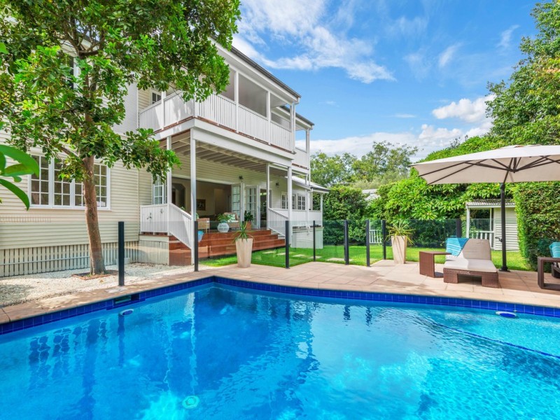 11 Eblin Drive, Hamilton QLD 4007