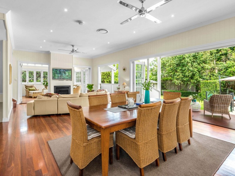 11 Eblin Drive, Hamilton QLD 4007