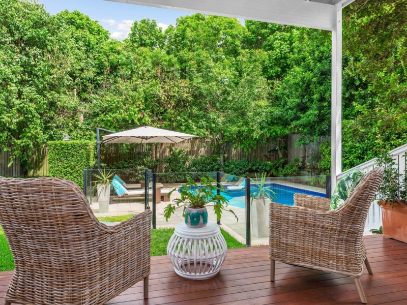 11 Eblin Drive, Hamilton QLD 4007