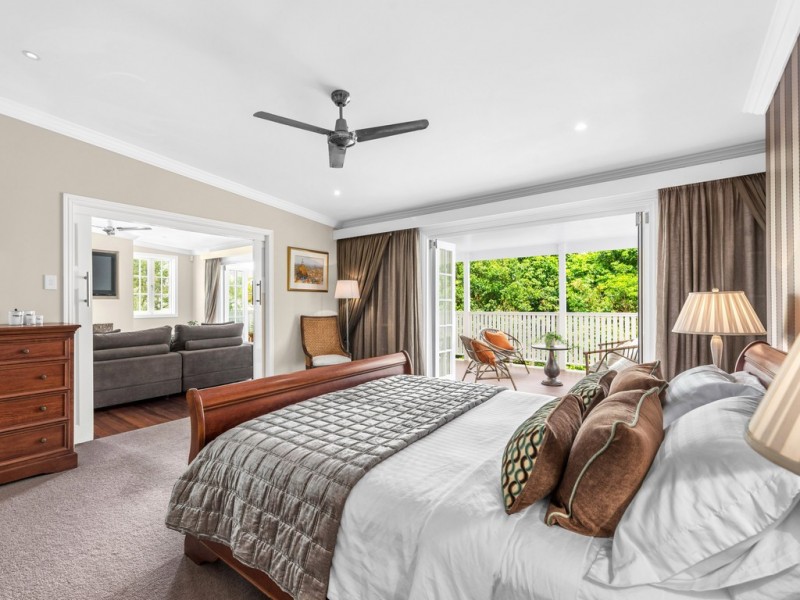 11 Eblin Drive, Hamilton QLD 4007