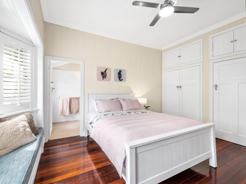 11 Eblin Drive, Hamilton QLD 4007