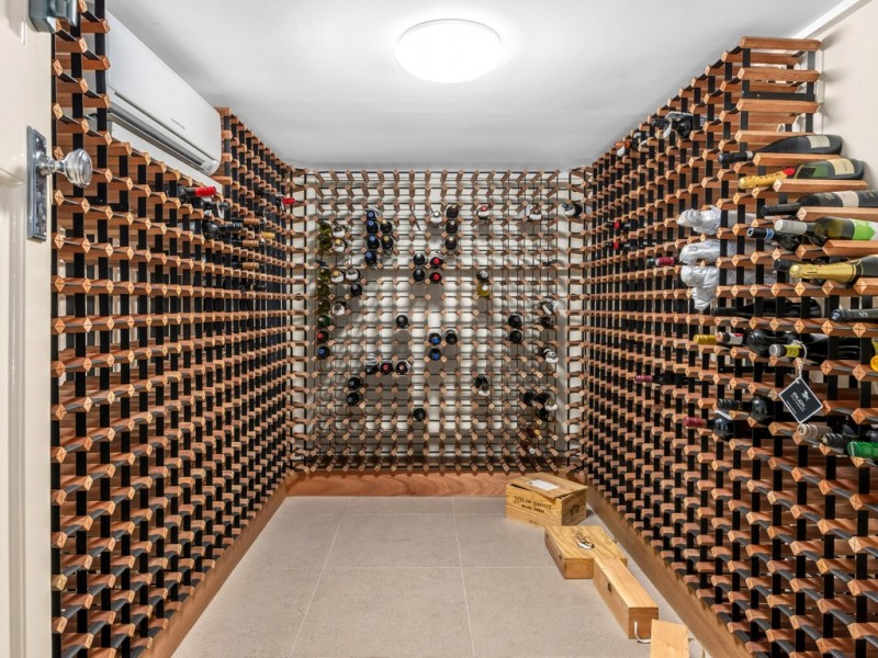 11 Eblin Drive, Hamilton QLD 4007