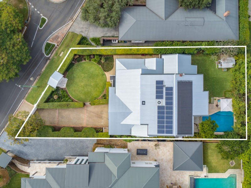 11 Eblin Drive, Hamilton QLD 4007