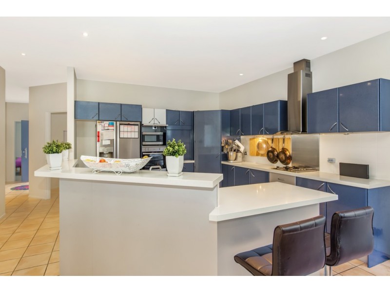 76 Kintyre Street, Brookfield QLD 4069