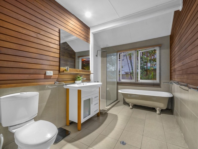 24 Rouen Road, Bardon QLD 4065