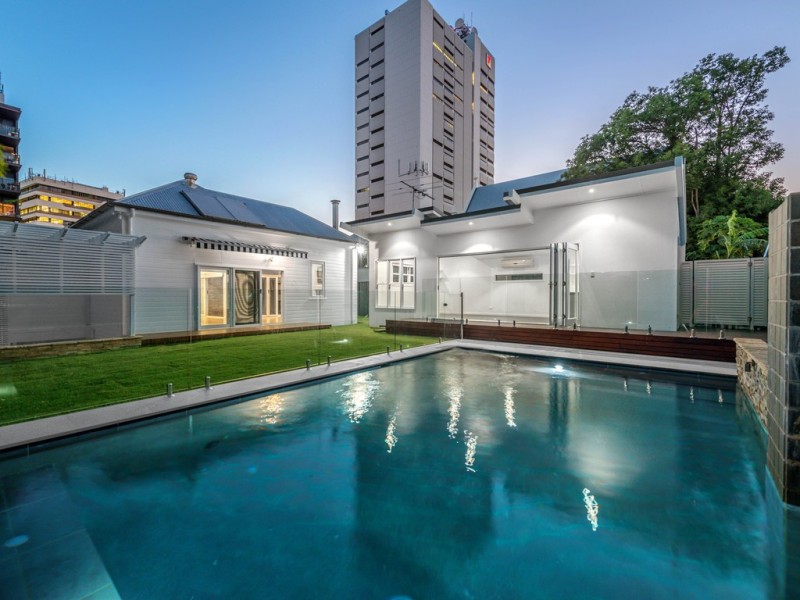 54 Linton Street, Kangaroo Point QLD 4169