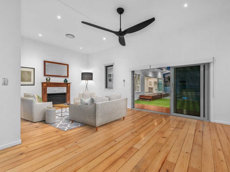54 Linton Street, Kangaroo Point QLD 4169