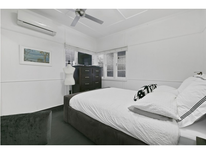 77 Grosvenor Street, Morningside QLD 4170