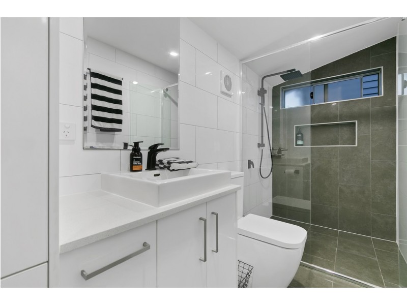 77 Grosvenor Street, Morningside QLD 4170