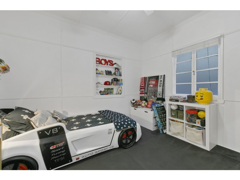 77 Grosvenor Street, Morningside QLD 4170