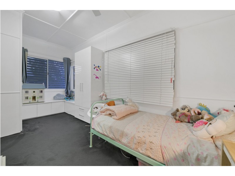 77 Grosvenor Street, Morningside QLD 4170