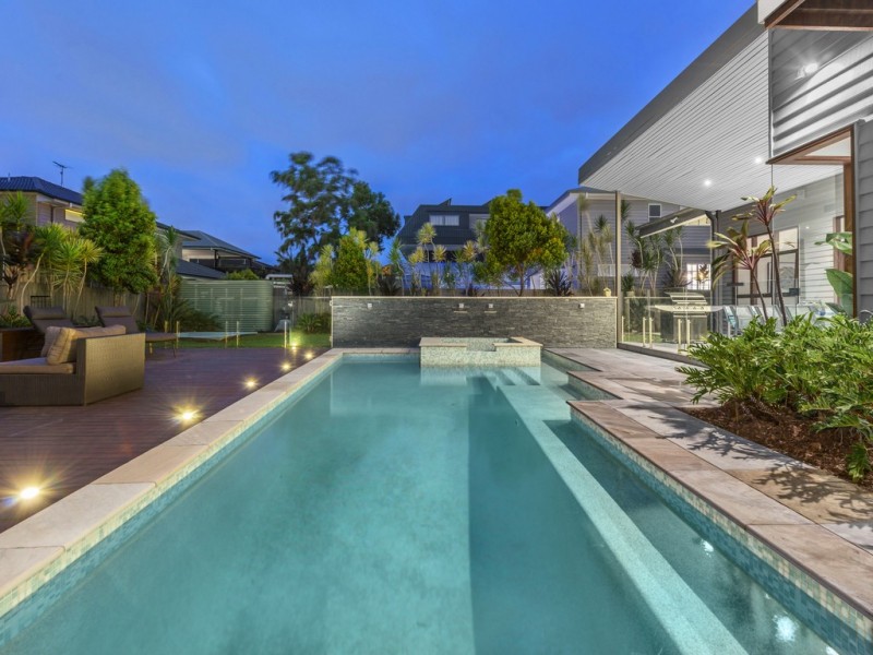 27 Mcdonald Street, Hawthorne QLD 4171