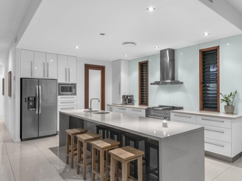 27 Mcdonald Street, Hawthorne QLD 4171