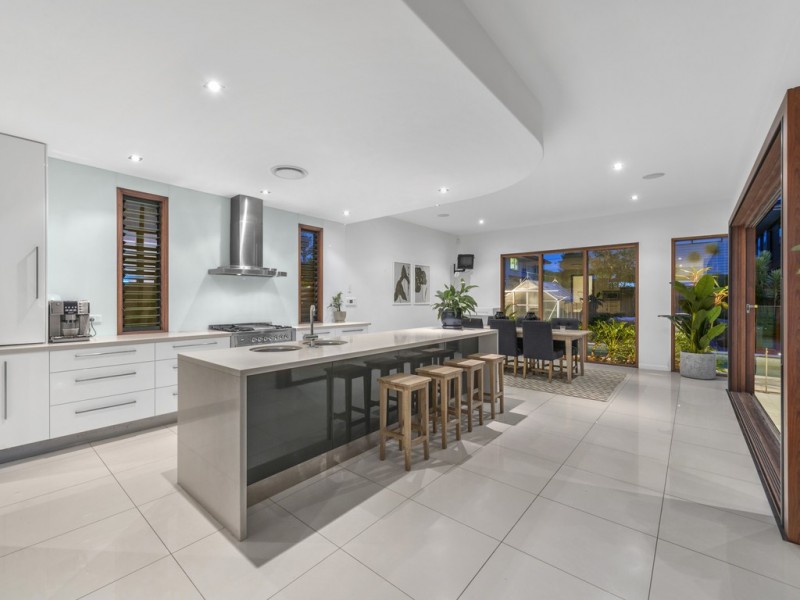 27 Mcdonald Street, Hawthorne QLD 4171