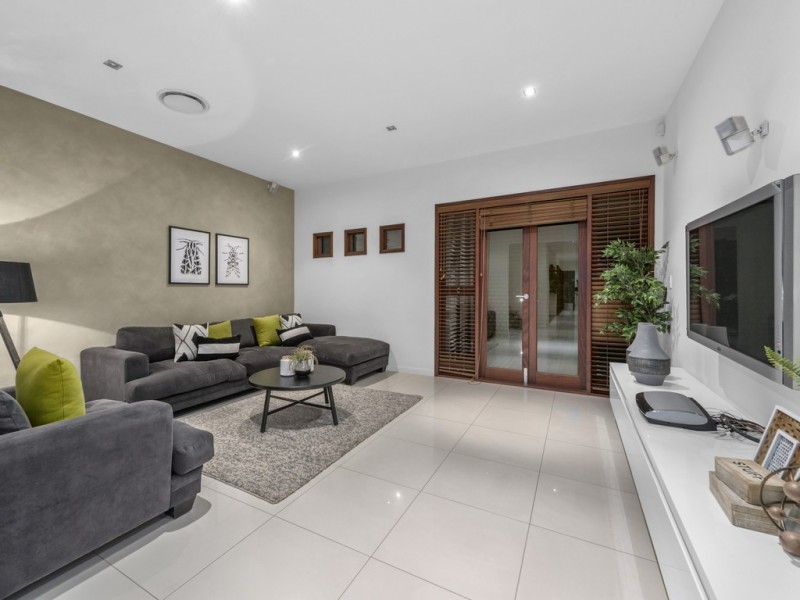 27 Mcdonald Street, Hawthorne QLD 4171