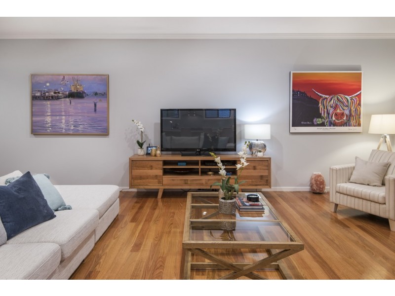 33 Bodalla Street, Norman Park QLD 4170