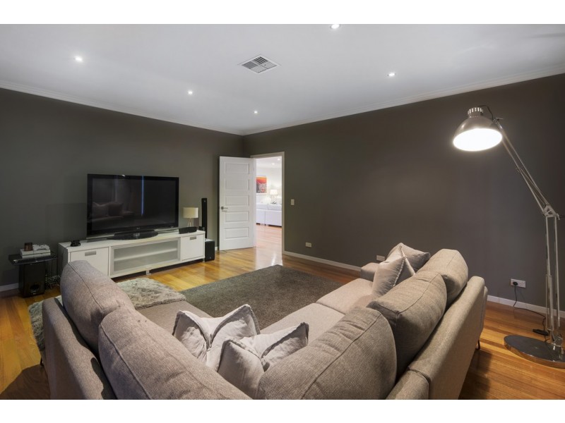 33 Bodalla Street, Norman Park QLD 4170