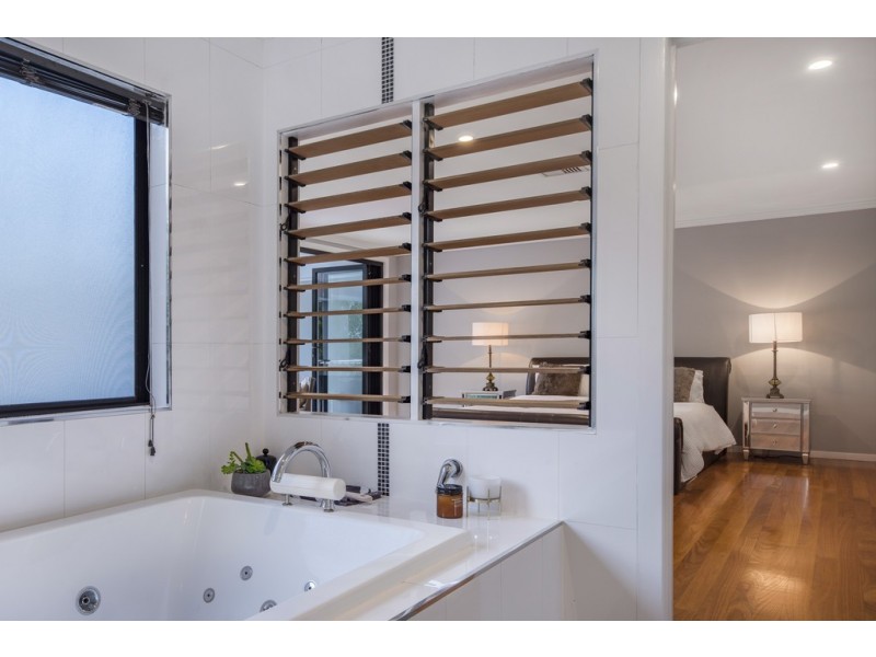 33 Bodalla Street, Norman Park QLD 4170