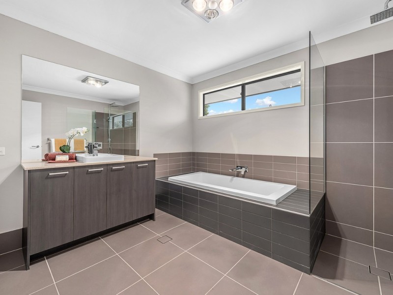 80 Porteus Drive, Seven Hills QLD 4170