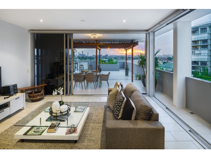 37 Harbour Road, Hamilton QLD 4007