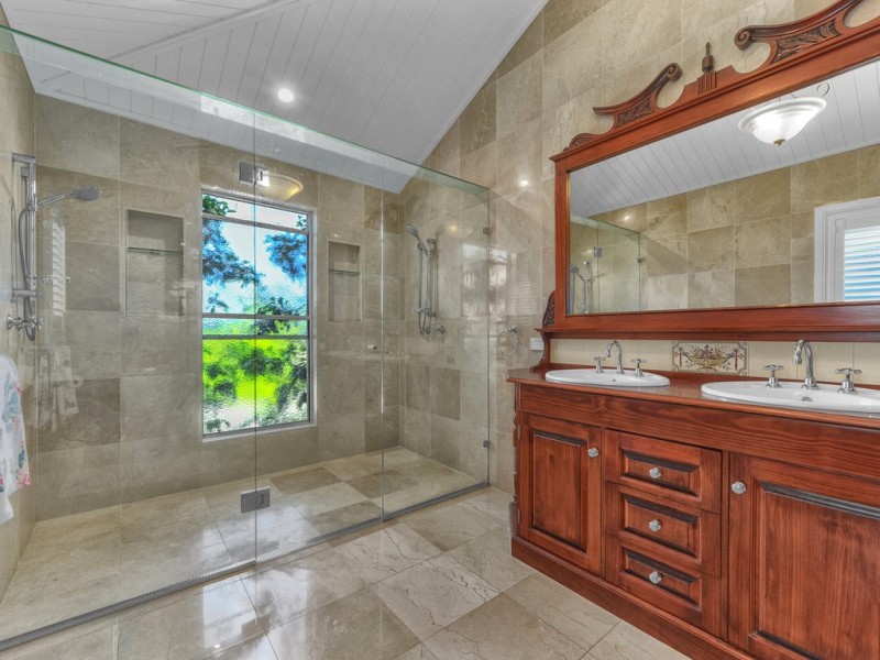 28 Queens Road, Hamilton QLD 4007