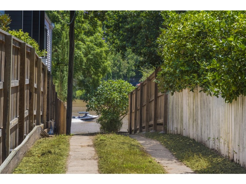 19 Longman Terrace, Chelmer QLD 4068