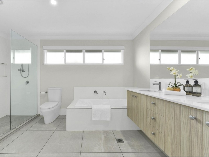 2 Golden Square, Hendra QLD 4011