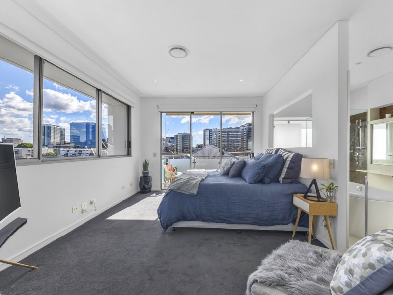 14 Midvale Lane, Teneriffe QLD 4005