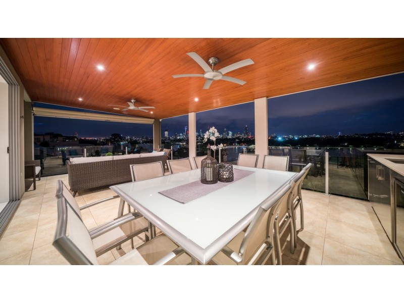 126 Wynnum Road, Norman Park QLD 4170