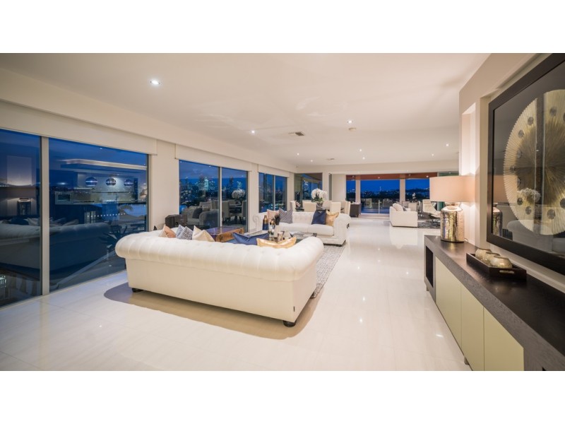 126 Wynnum Road, Norman Park QLD 4170